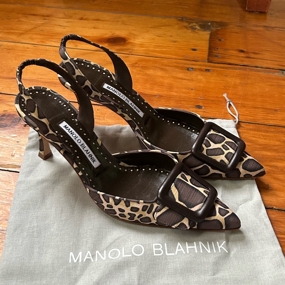 Vintage Manolo Blahnik Carolyne Giraffe Print Buckle Slingback Kitten Heel Pumps